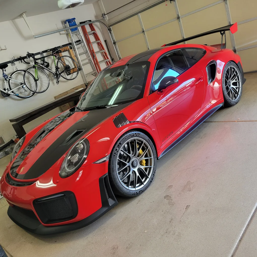 Porsche 911 GT2 RS in red after detail